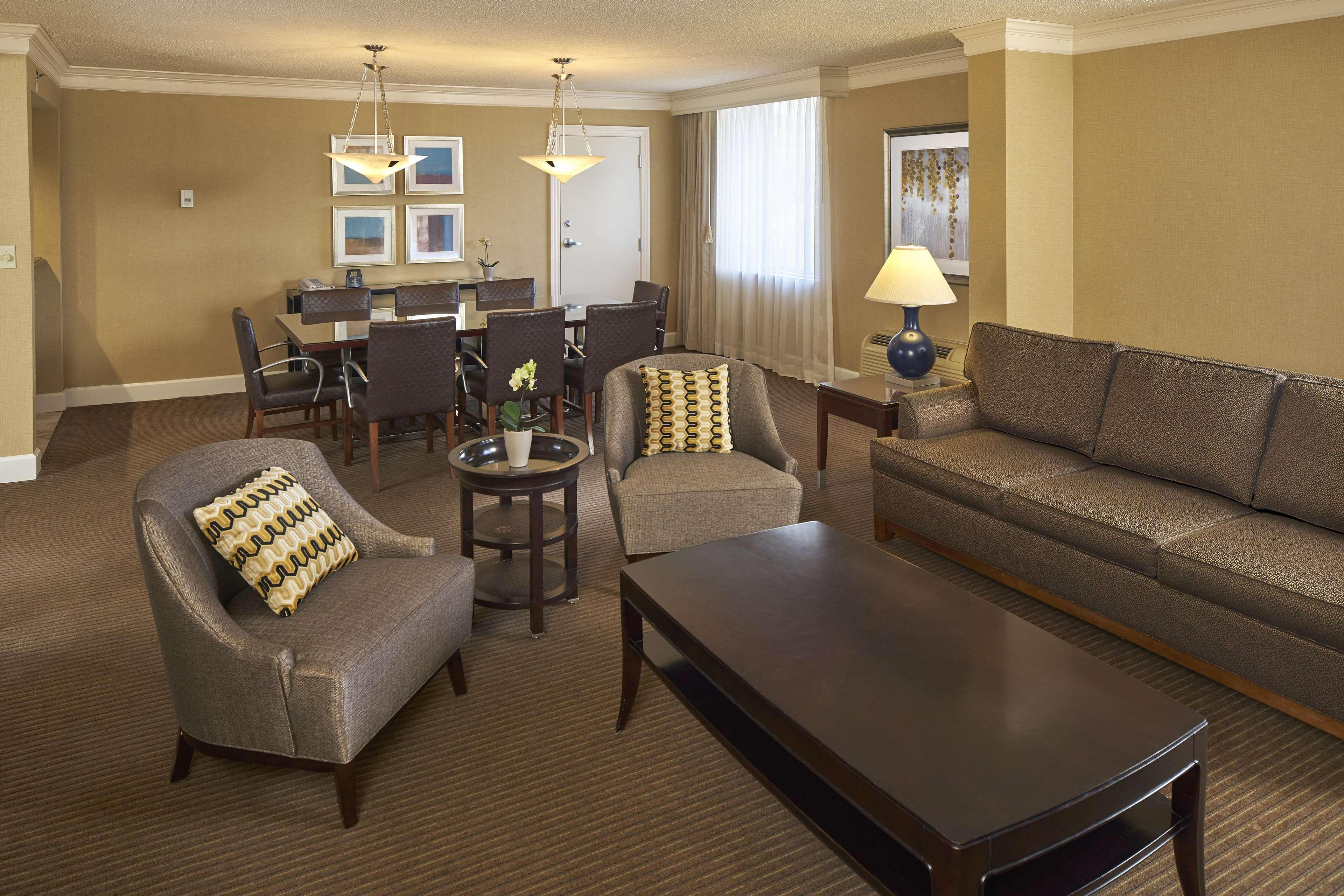 Hotel Hilton Raleigh North Hills Zewnętrze zdjęcie